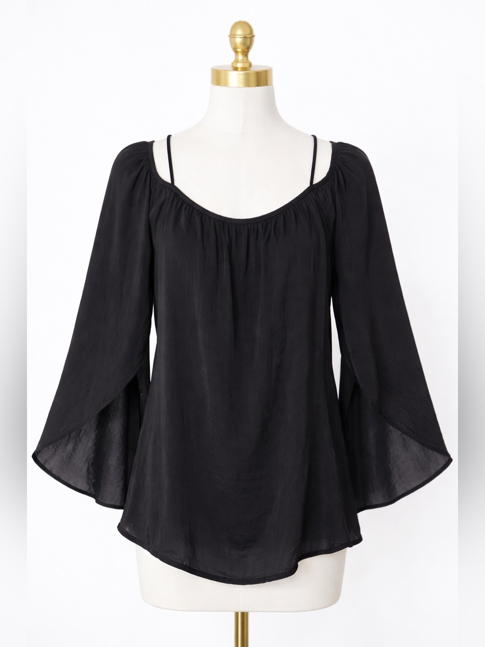 VINCE CAMUTO blouse, Size Medium  Flowy Cape Sleeve Blouse Black Elegant Top